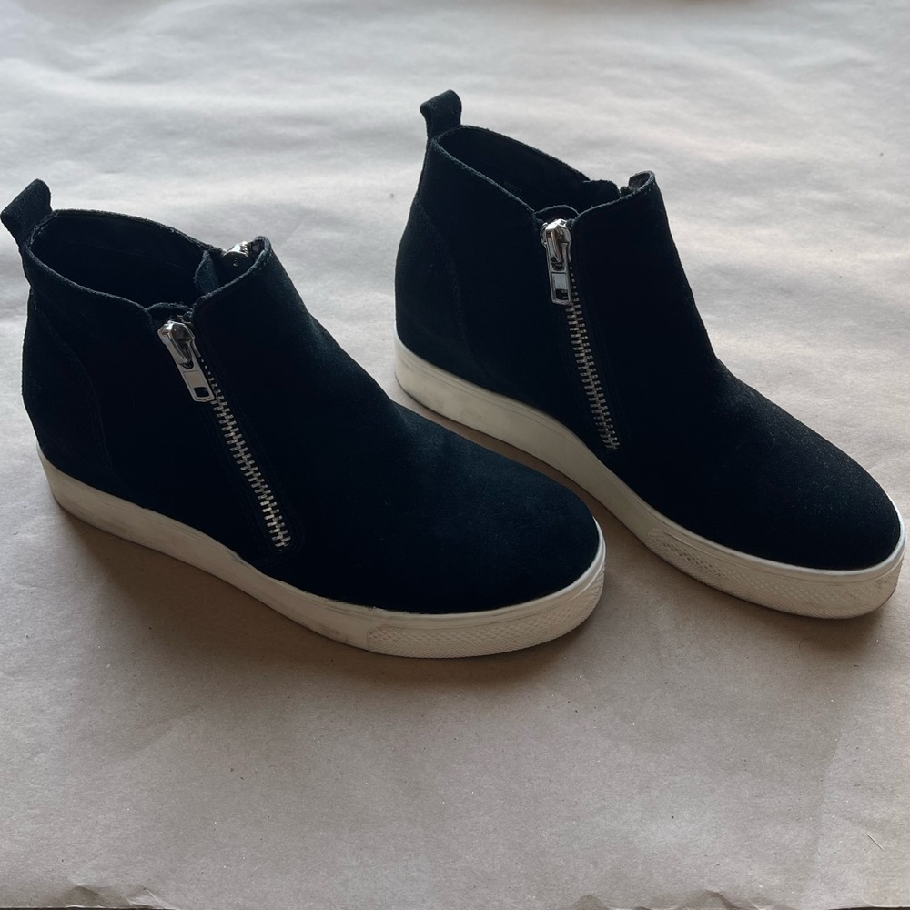 Steve Madden suede Wedgie ankle boot with double zippers